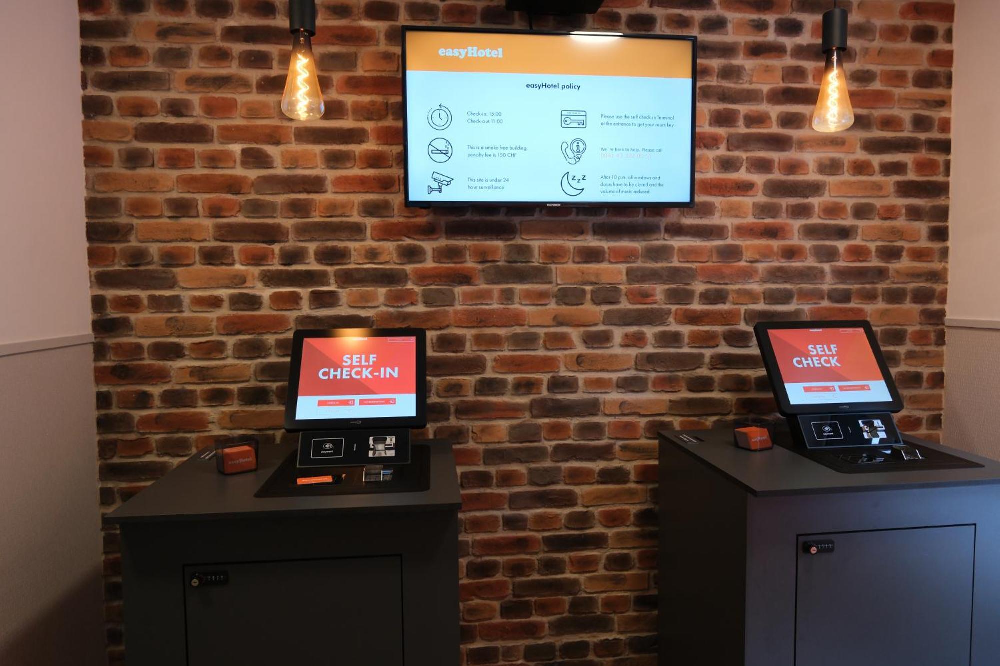 Easyhotel Zuerich Main Station Eksteriør billede