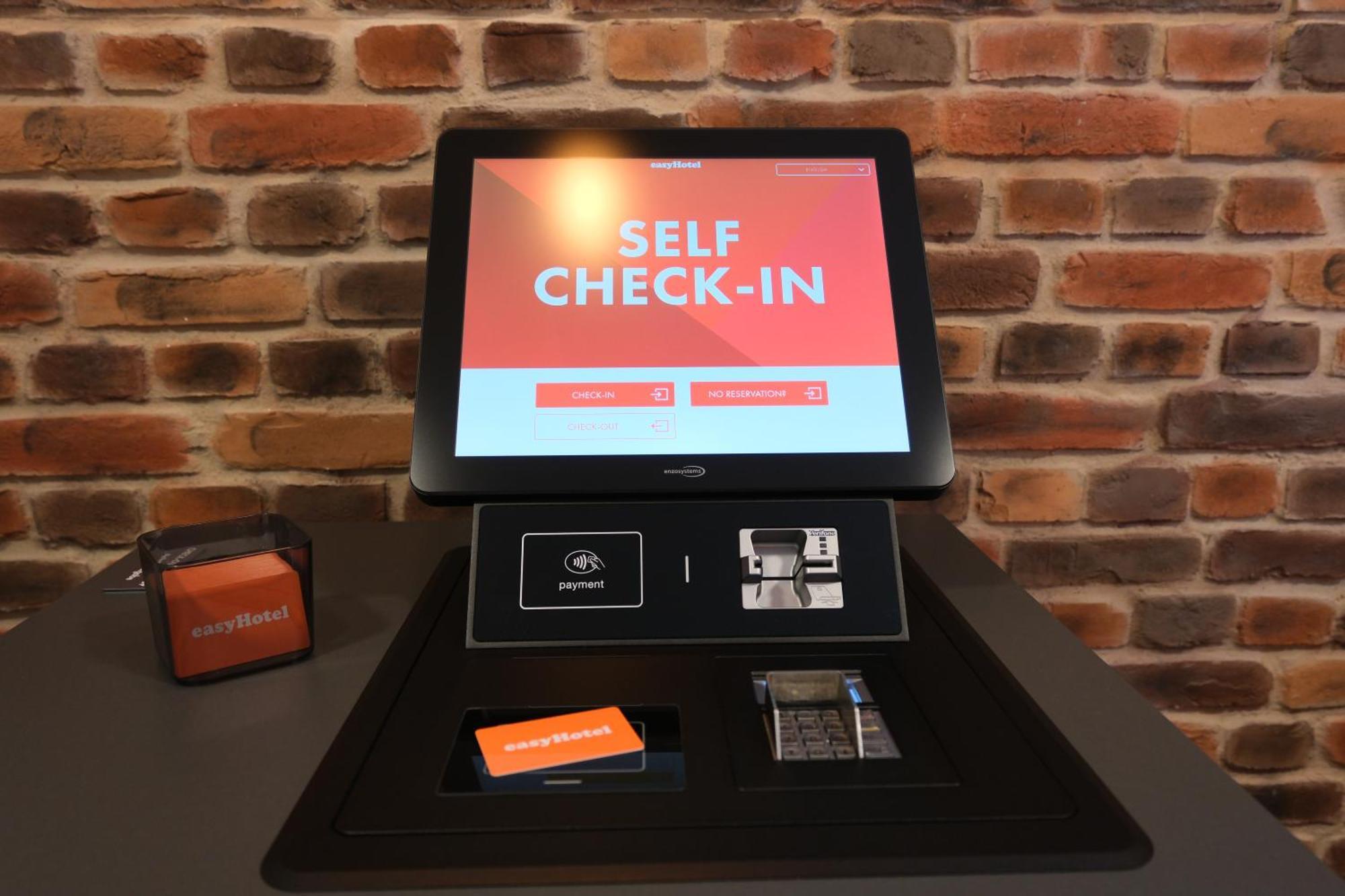 Easyhotel Zuerich Main Station Eksteriør billede