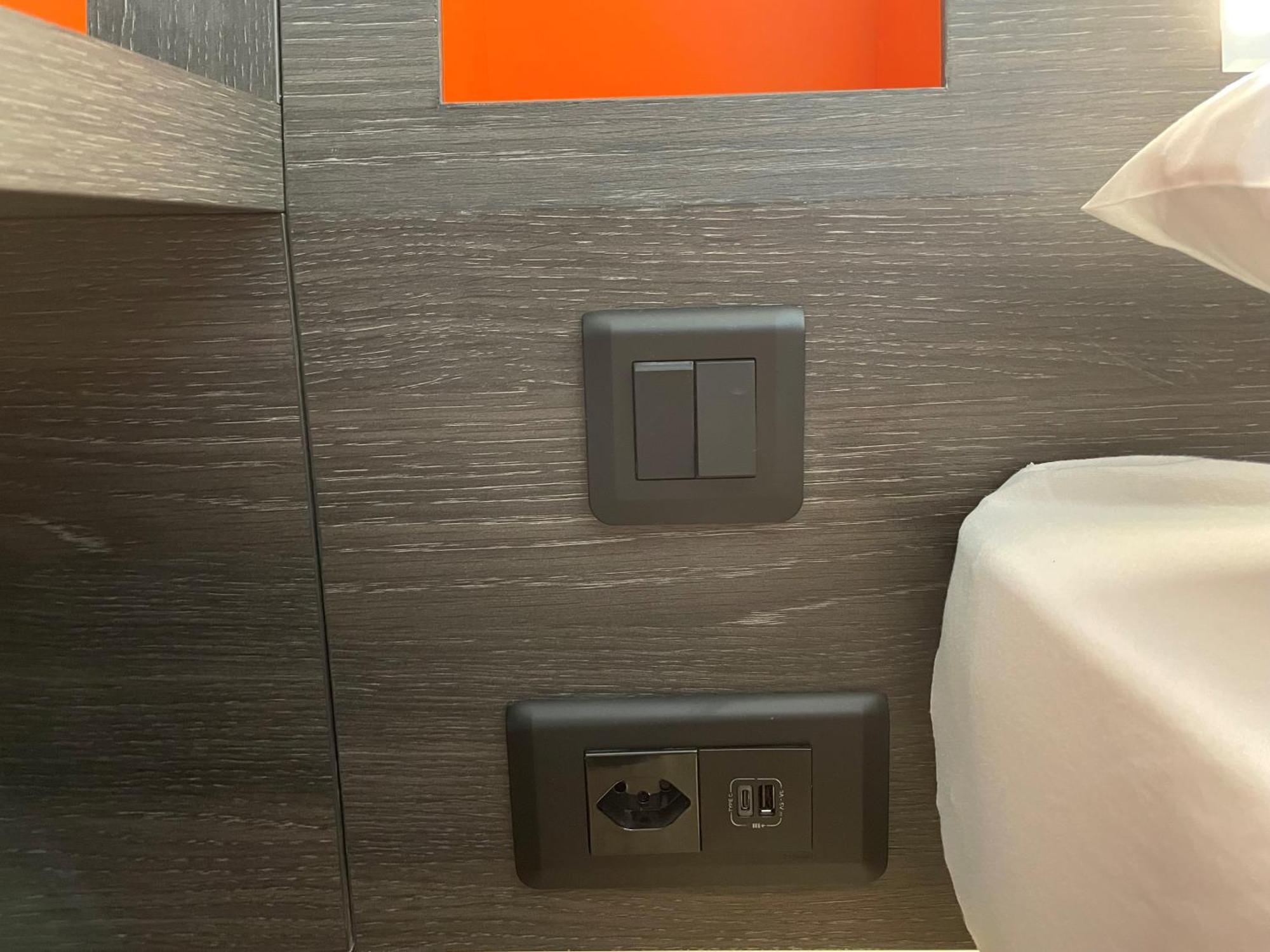 Easyhotel Zuerich Main Station Værelse billede